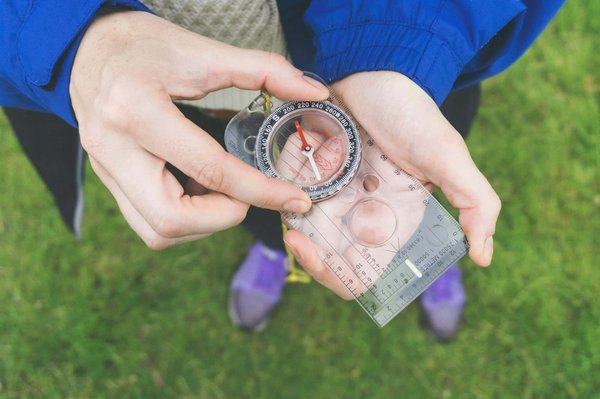 Quels sont les conseils pour explorer les fjords de l'Ouest de la Norvège en bateau?